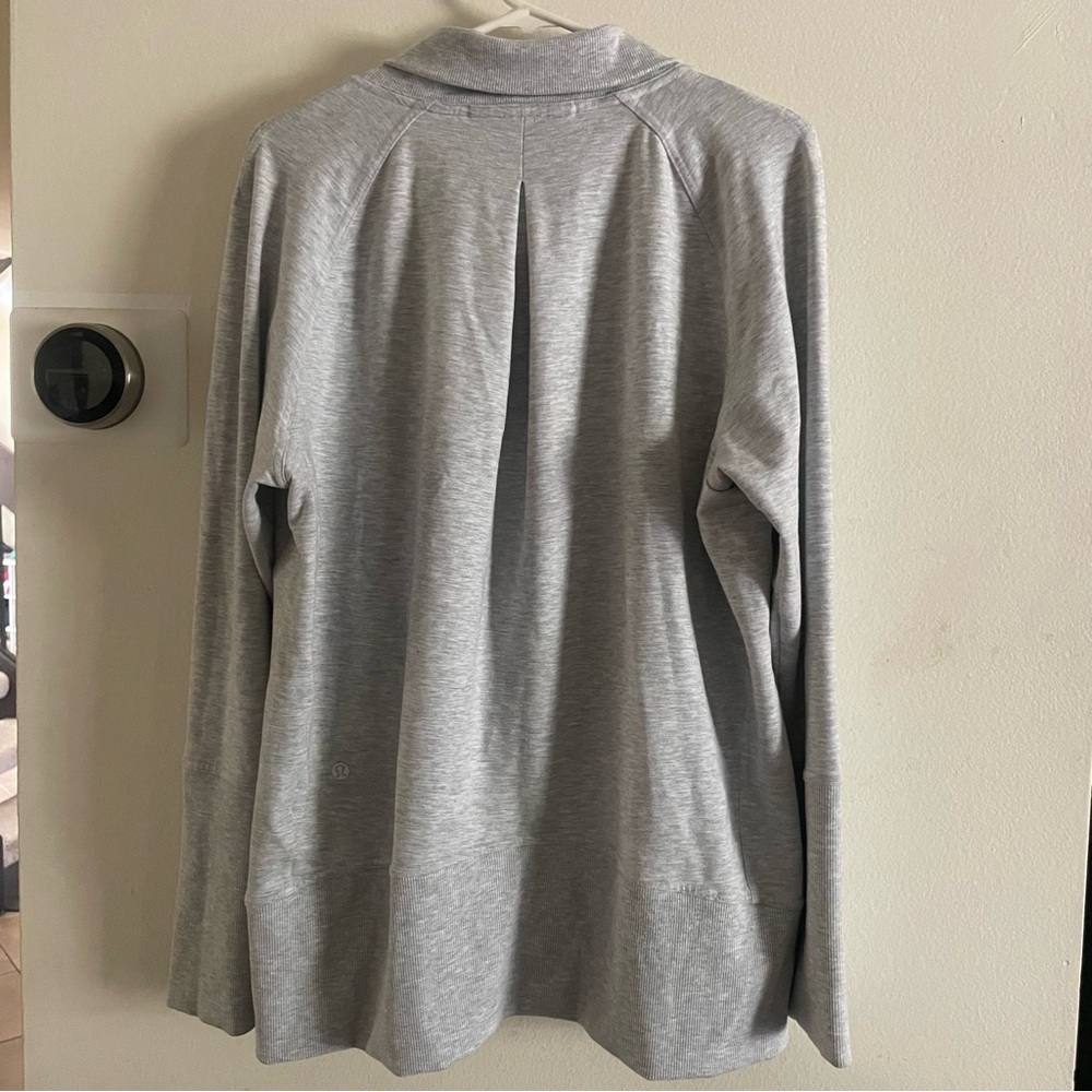 Lululemon sweater size 12